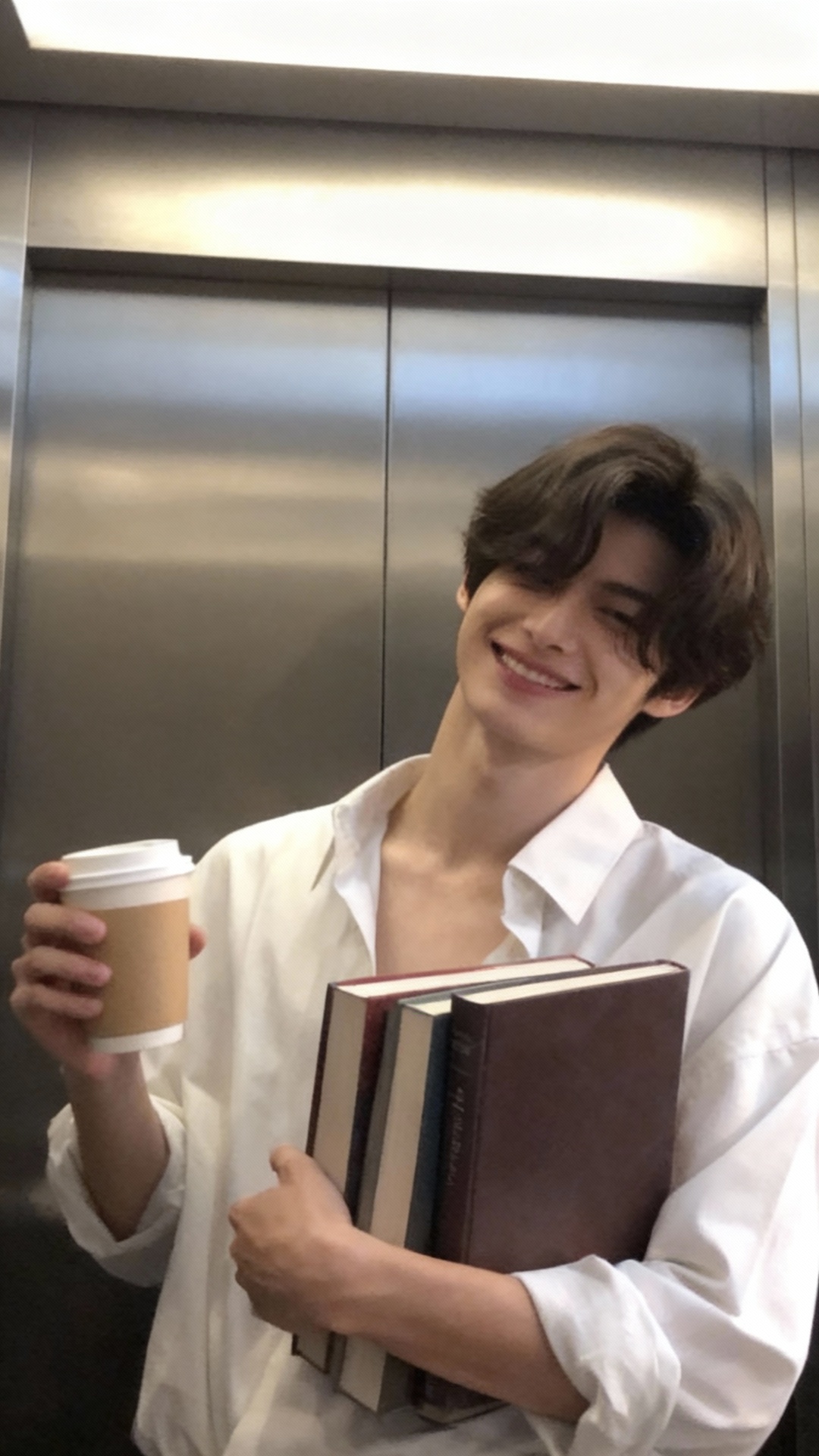 Flipped Chat AI – Chatta con Dante Mills