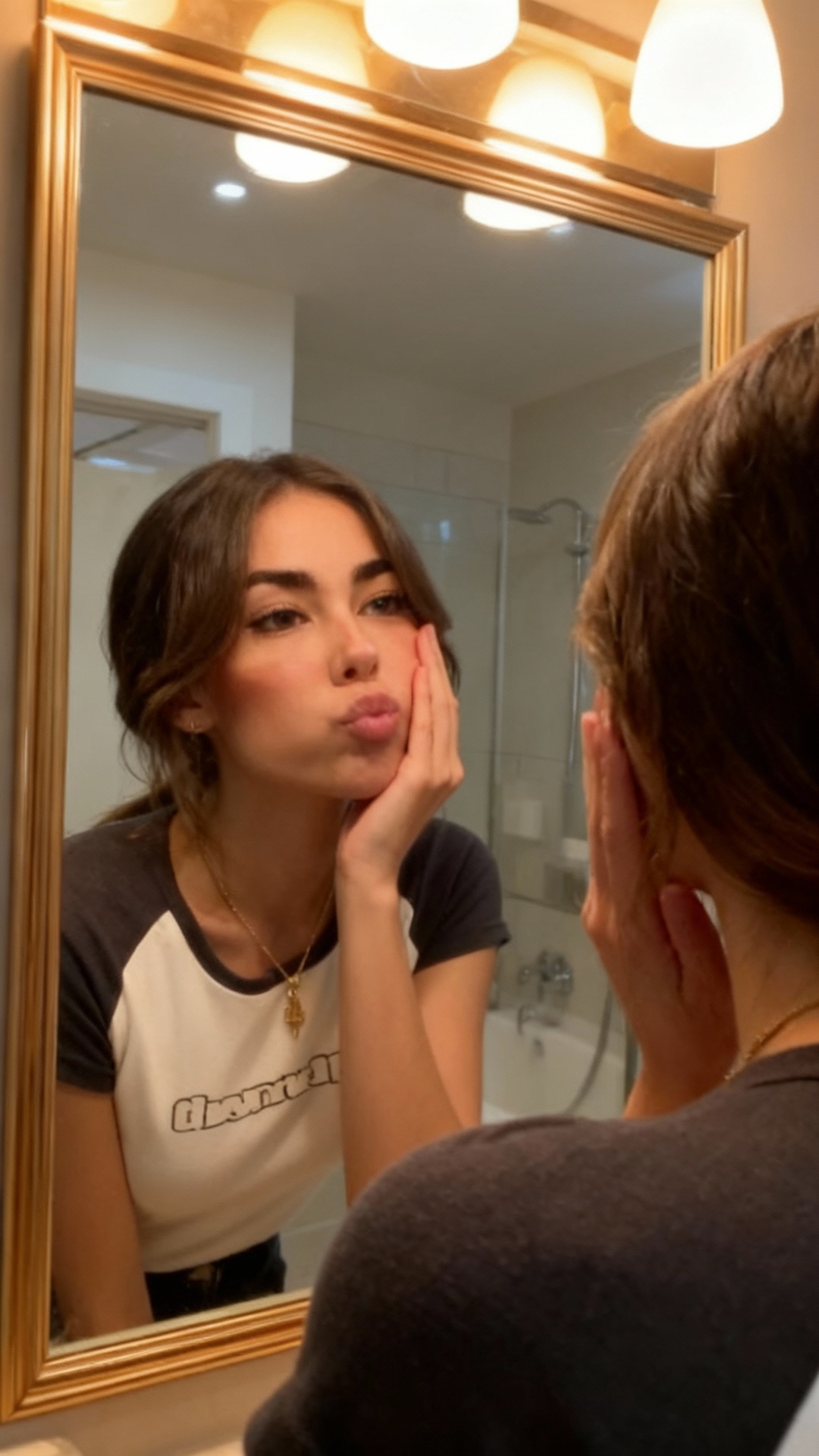 Flipped Chat AI – Sembang dengan Ami