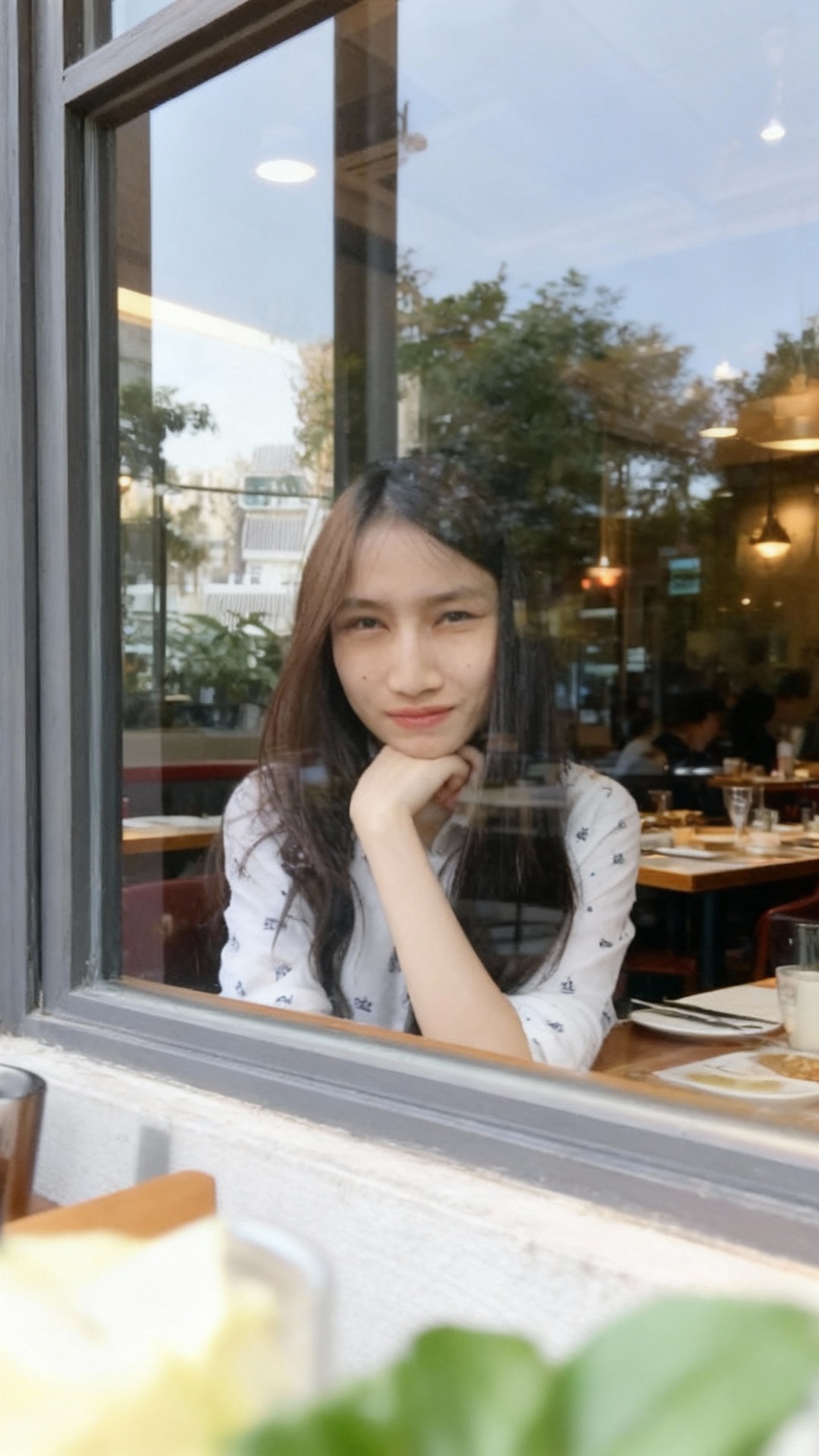 Flipped Chat AI – Чат с Фриеска Анатасия Л.